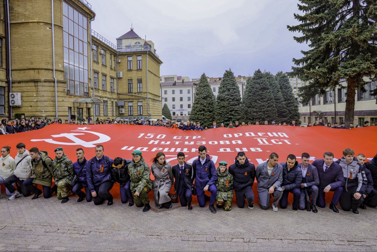 В Ставрополе дали старт автопробегу «Эх, путь-дорожка фронтовая»
Из внутреннего двора СтГАУ на маршрут в 12 000 км выехали семь раритетных машин | Сетка — социальная сеть от hh.ru