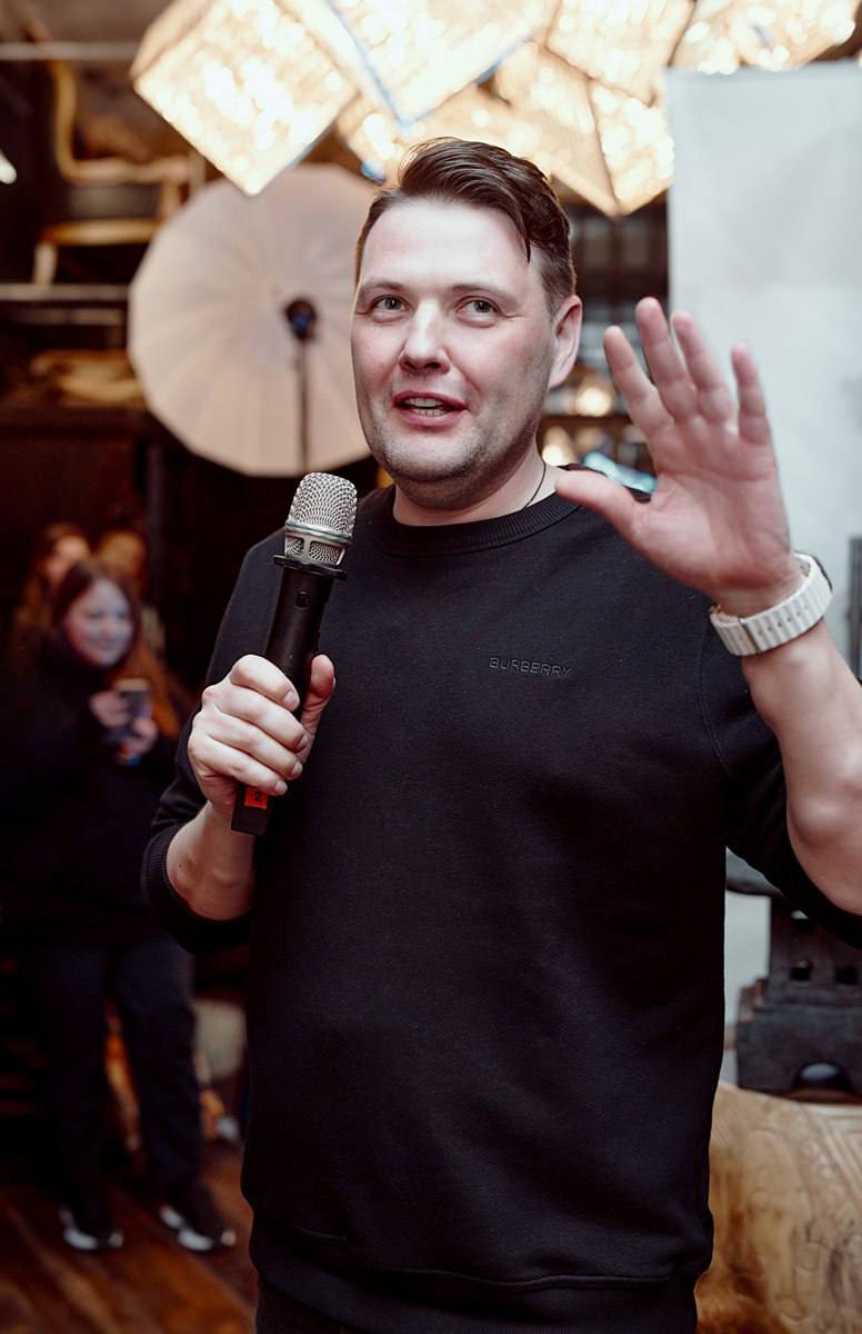 Презентация бренда Gordon Gu и весеннего номера журнала WA. Гости вечера и невероятная мебель в нашем репортаже на сайте wajournal.ru.
Фотографы: Андрей Сорокин, Геворг Арутюнян | Сетка — социальная сеть от hh.ru