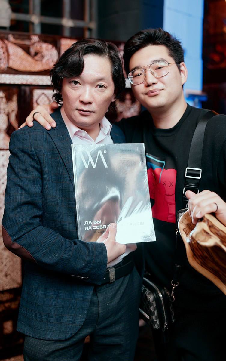 Презентация бренда Gordon Gu и весеннего номера журнала WA. Гости вечера и невероятная мебель в нашем репортаже на сайте wajournal.ru.
Фотографы: Андрей Сорокин, Геворг Арутюнян | Сетка — социальная сеть от hh.ru