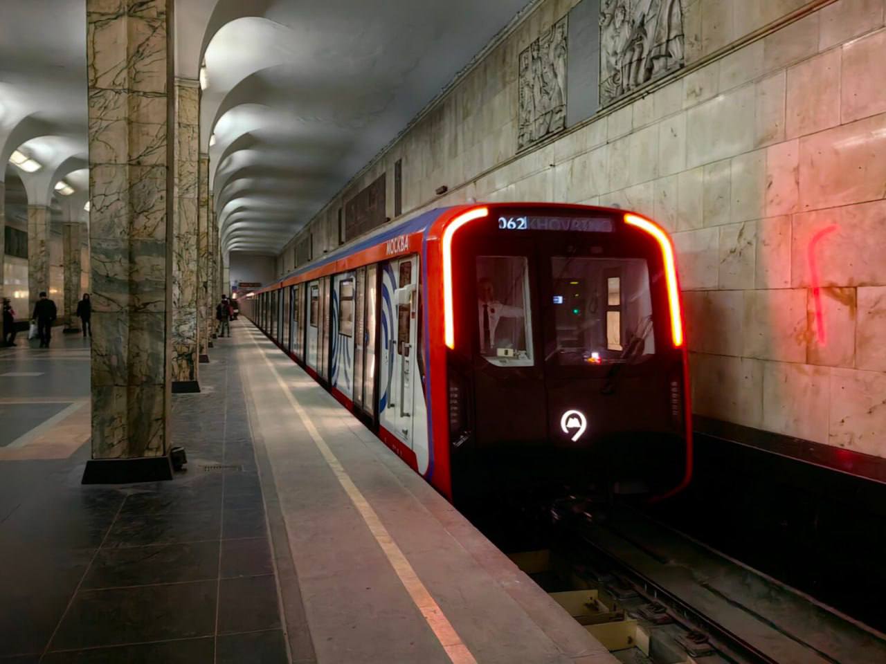 ⭕️В этом году на Замоскворецкую линию метро выпустят свыше 200 вагонов «Москва−2024»
 
А еще в 2025 году в планах:
 ▪️открыть 4 станции Троицкой линии — «Вавиловская», «Академическая», «Крымская» и «З... | Сетка — социальная сеть от hh.ru