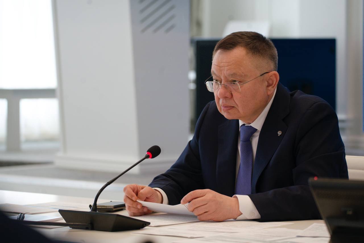 В Минстрое России прошло совещание по вопросу реконструкции очистных сооружений в городе Астрахани
Мероприятие прошло под председательством Министра строительства и ЖКХ РФ Ирека Файзуллина | Сетка — социальная сеть от hh.ru