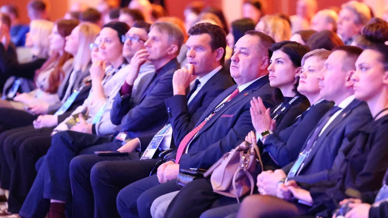 В национальном центре «Россия» обсудили вопросы возрождения исторических территорий
🏗️Минстрой России с первых дней принимает активное участие в восстановлении и социально-экономическом развитии воссо... | Сетка — социальная сеть от hh.ru