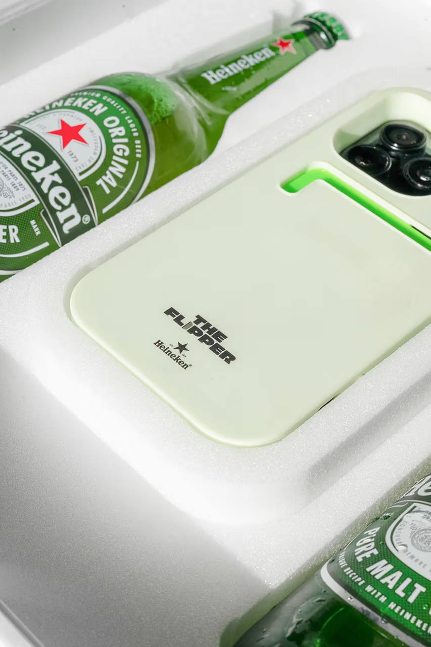 Прикол, Heineken выпустил чехол The Flipper, который буквально переворачивает гаджет специальной ножкой, если он лежит на задней части телефона | Сетка — социальная сеть от hh.ru