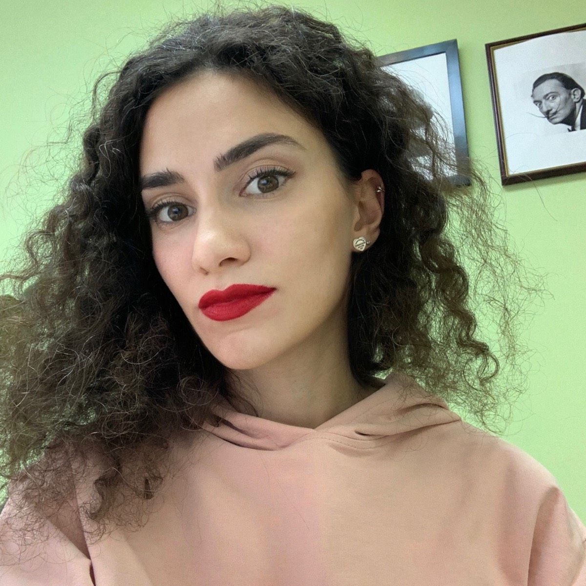 Каринэ Братанова | Сетка — социальная сеть от hh.ru