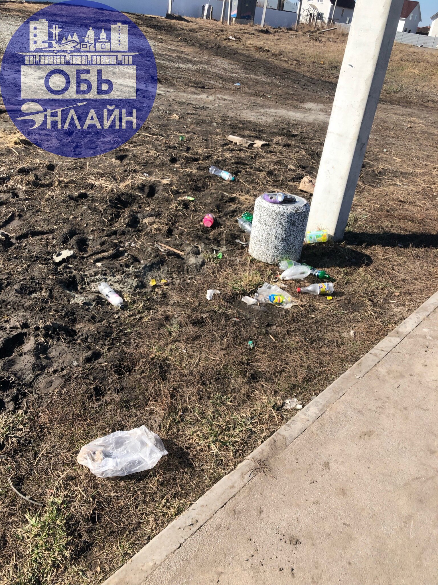 ↗ К посту про мусор и нужды урн.
Если люди хрюкают - урны их не научат.
Локация: футбольное поле и детская площадка на Кирзаводской.
vk.com
Подробнее на https://vk.com/ob | Сетка — социальная сеть от hh.ru