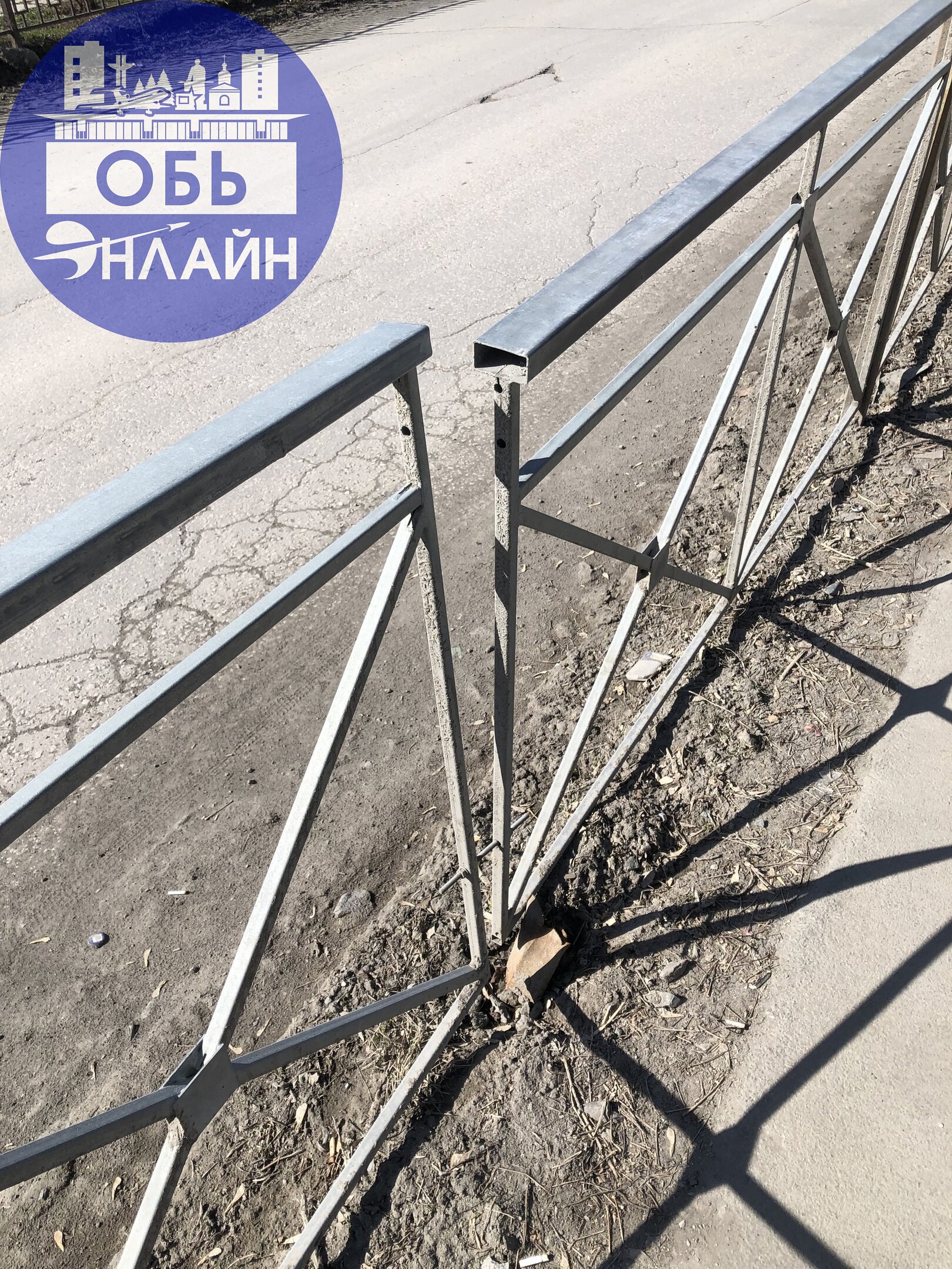 ↗ Будьте внимательны!
Буквально сегодня, в 11 часов, перед детским садиком «Тополек» ели как разъехались во встречных направлениях два автомобиля. Причина всему - такое ограждение тротуаров…
vk | Сетка — социальная сеть от hh.ru