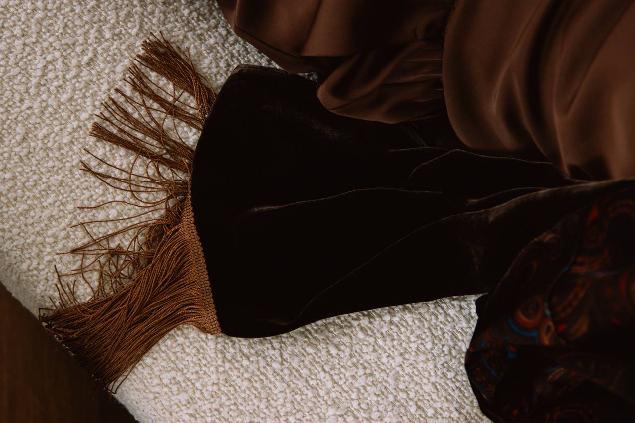 На съёмках часто смотрю по сторонам, эта привычка осталась с эпохи геометрии. Детали в съёмке добавляют настроения и объёма всей работе. Снимая материал для Cheroka прям удовольствие получил | Сетка — социальная сеть от hh.ru