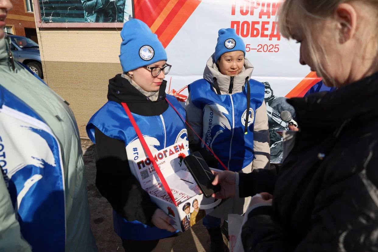 📅 Сегодня стартовала Всероссийская акция «Красная гвоздика». 
🔷Цель акции — собрать средства для оказания медицинской помощи ветеранам Великой Отечественной войны и других боевых действий | Сетка — социальная сеть от hh.ru
