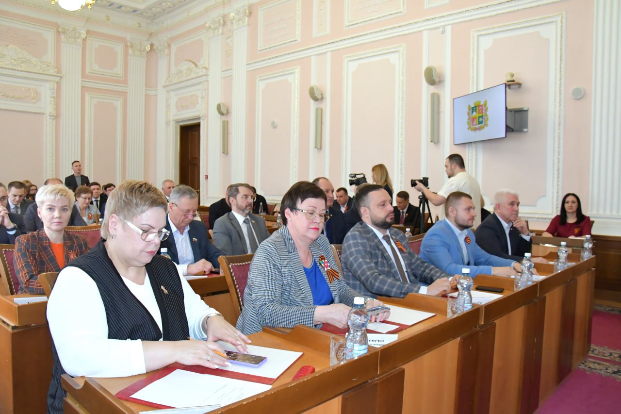 Дума Ставрополя сократила срок своих полномочий
Решение приняли единогласно на сегодняшнем заседании. Инициативу внесли сами депутаты. Текущий состав Думы будет работать до 30 июня 2025 года | Сетка — социальная сеть от hh.ru