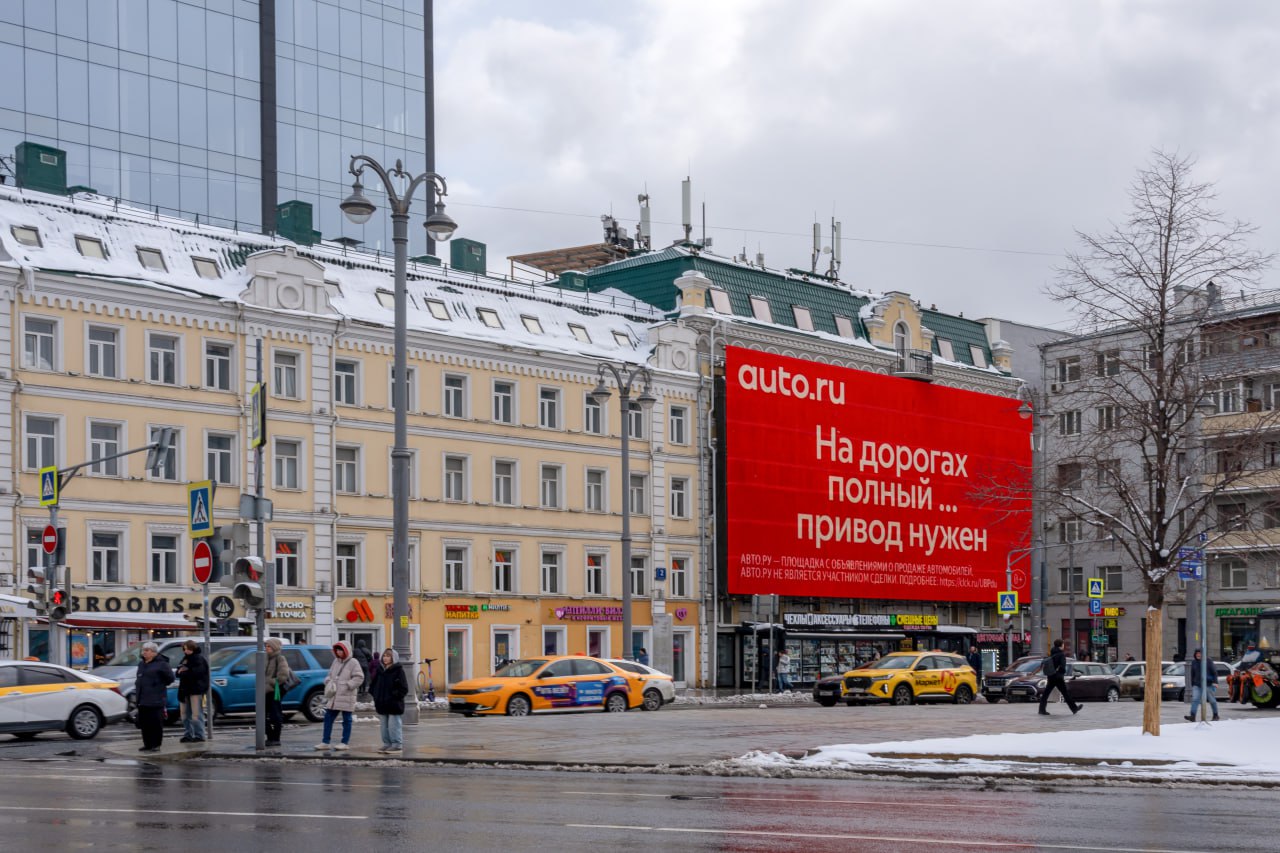 Апрельский снегопад стал поводом для ситуативной рекламы от «Авто.ру».
Сервис «Авто | Сетка — социальная сеть от hh.ru