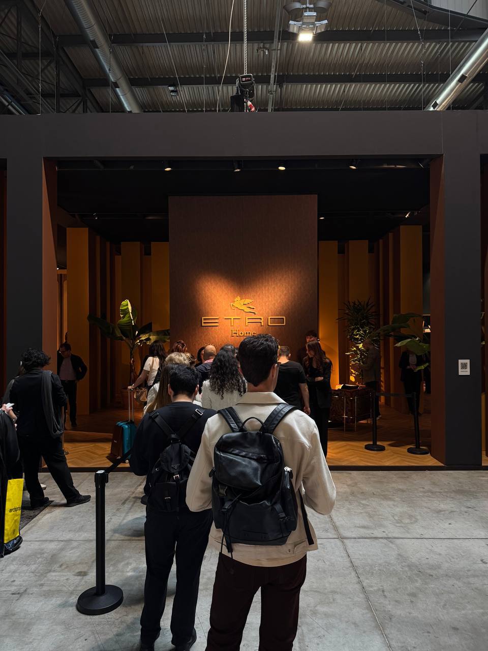 Ажиотаж на стенде Etro Home Interiors.
#события #milandesignweek2025 | Сетка — социальная сеть от hh.ru