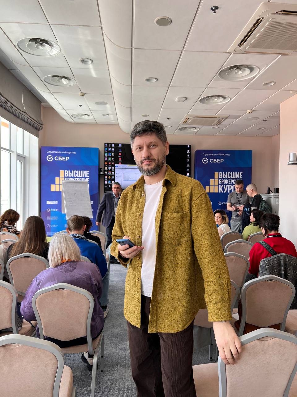 ⏪ НЕТВОРК ⏩
В пятницу ездил в Сочи (Сириус) на жилищный конгресс, есть интерес к сфере.
Много интересных спикеров | Сетка — социальная сеть от hh.ru