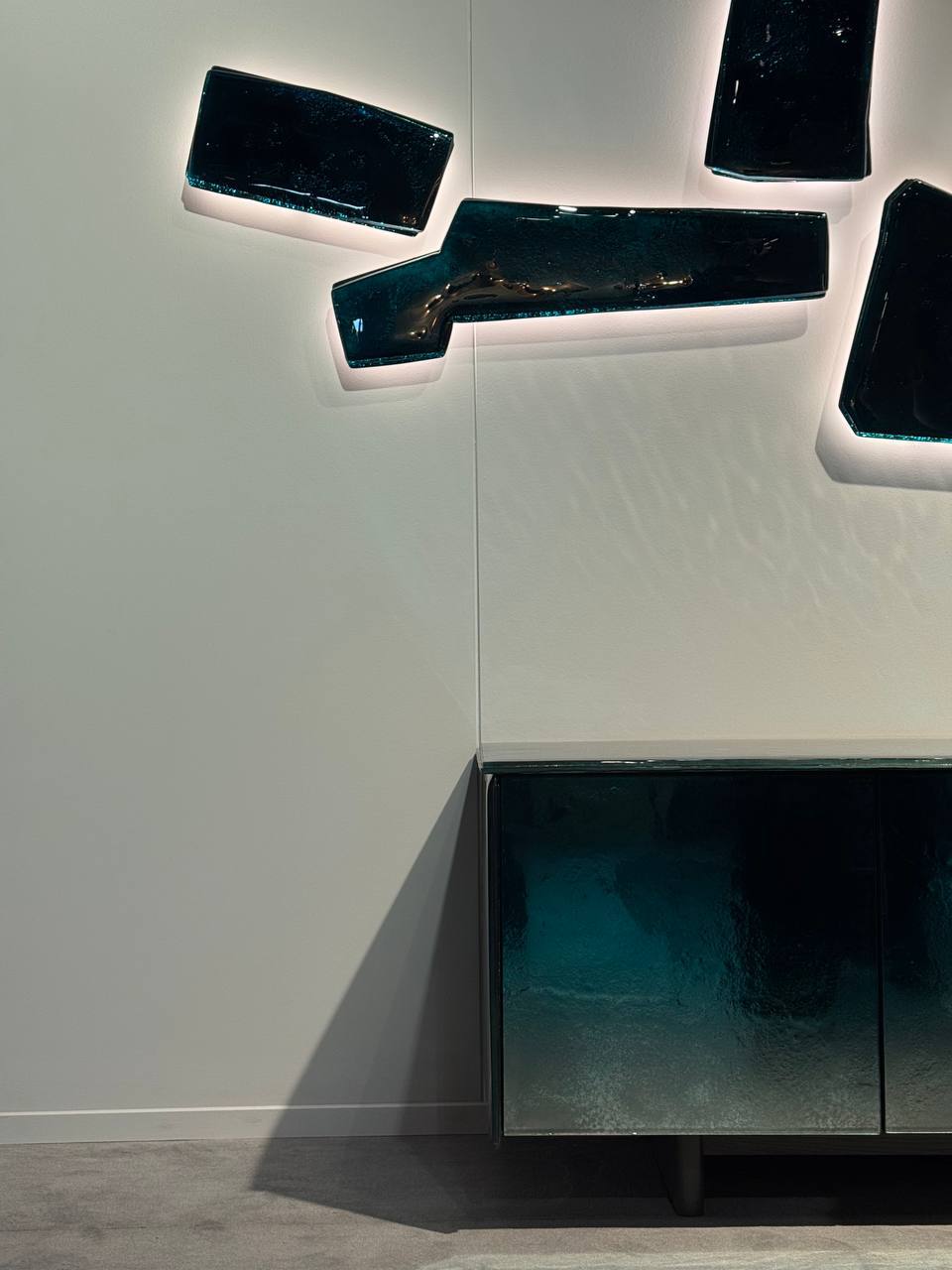 Made in Italy 🇮🇹 
Стенды на фото: 

Annibale Colombo
Giorgio Collection
Jumbo Collection 
Modenese Luxury Interiors
Arte Veneziana 
Bamax 

#события #milandesignweek2025 | Сетка — социальная сеть от hh.ru