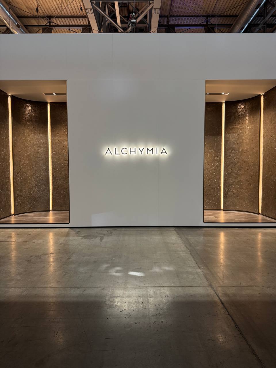 Бренд Alchymia приоткрывает двери в мир своих новинок.
#события #milandesignweek2025 | Сетка — социальная сеть от hh.ru
