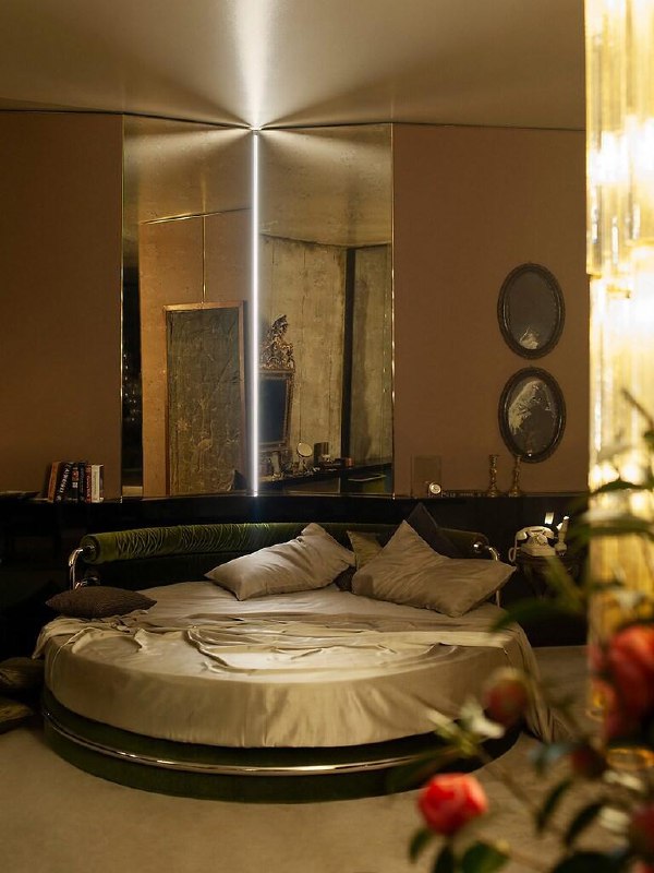 Dimorestudio, как обычно, вернули сразу несколько пластов прошлого и установили круглую кровать с шелковыми простынями в своей экспозиции созданной совместно с (или для) Loro Piana | Сетка — социальная сеть от hh.ru