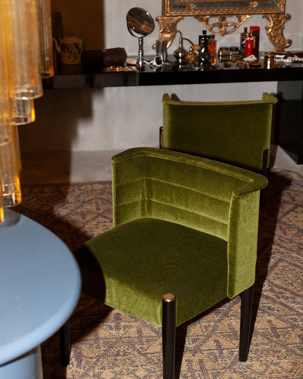 Dimorestudio, как обычно, вернули сразу несколько пластов прошлого и установили круглую кровать с шелковыми простынями в своей экспозиции созданной совместно с (или для) Loro Piana | Сетка — социальная сеть от hh.ru