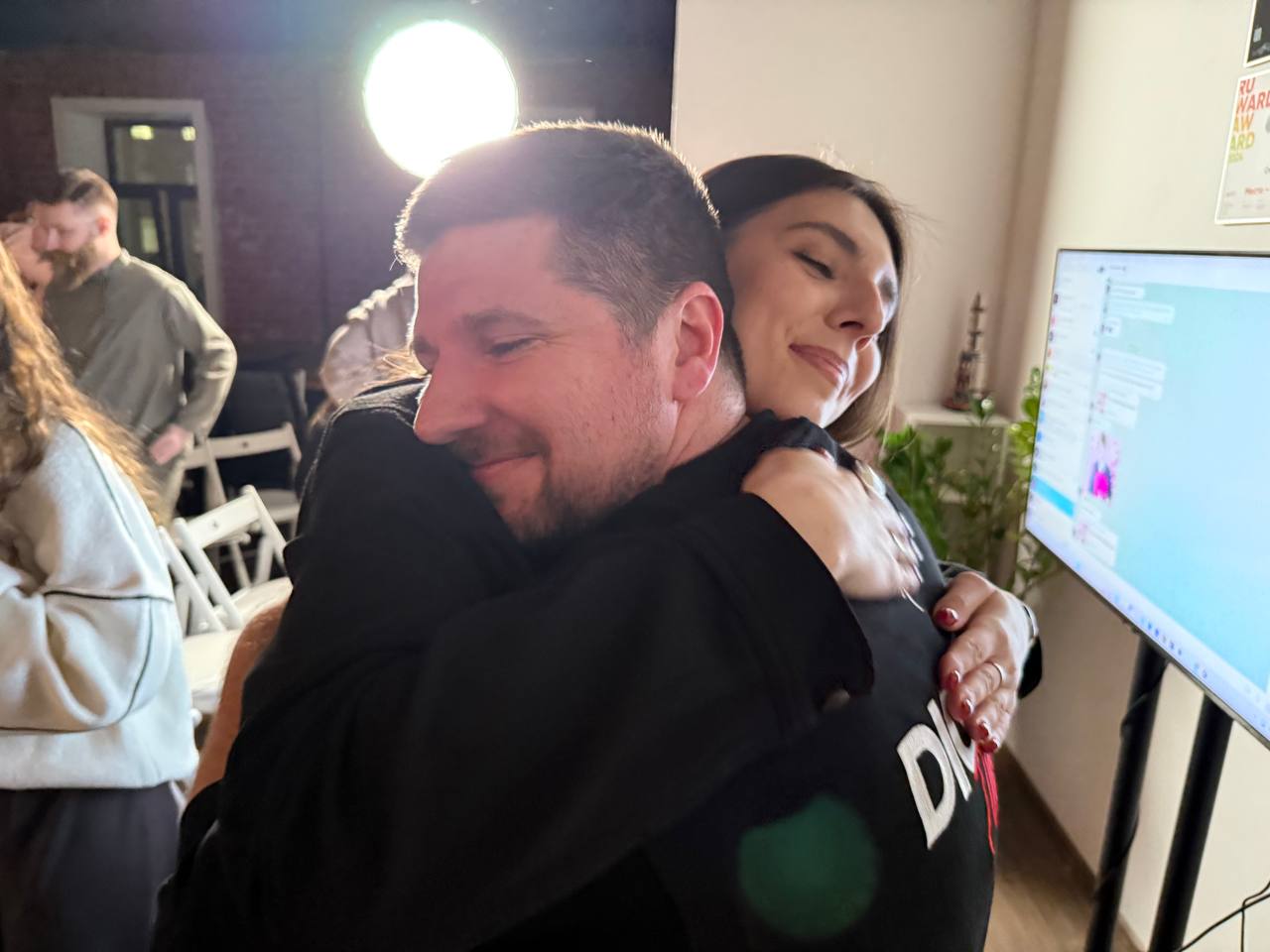 Москва – это было легендарно🤙
Хорошо, что я так много фотографировал и записывал видео, ибо нихуя не помню. Но все выступления я зафиксировал — расскажу кратенько обо всех | Сетка — социальная сеть от hh.ru