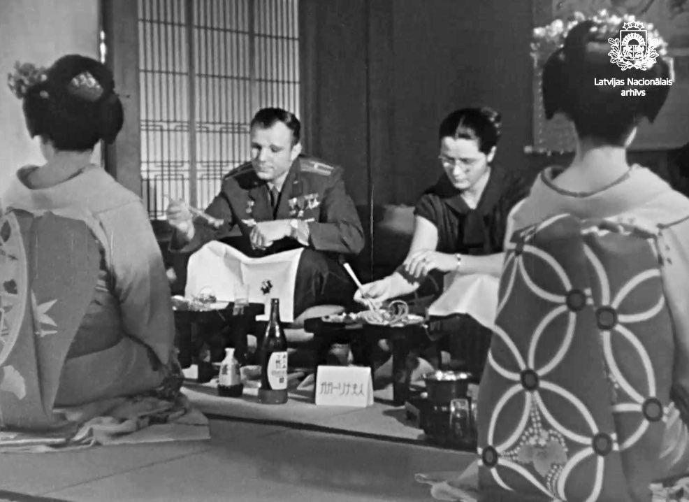 12 апреля 1961 г. Юрий Гагарин на космическом корабле «Восток-1» облетел земной шар. После его успешного возвращения началось триумфальное мировое турне, продолжавшееся целых три года | Сетка — социальная сеть от hh.ru