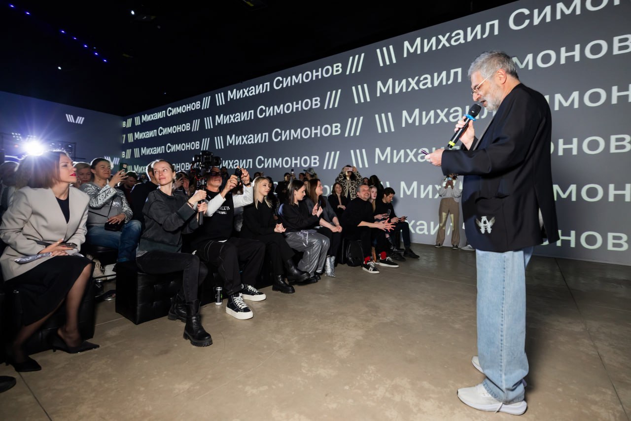 Кстати, а вы обратили внимание на лук Михаила Симонов? 😏
Ждите коллаб Silver Mercury x Asia st 71 | Сетка — социальная сеть от hh.ru
