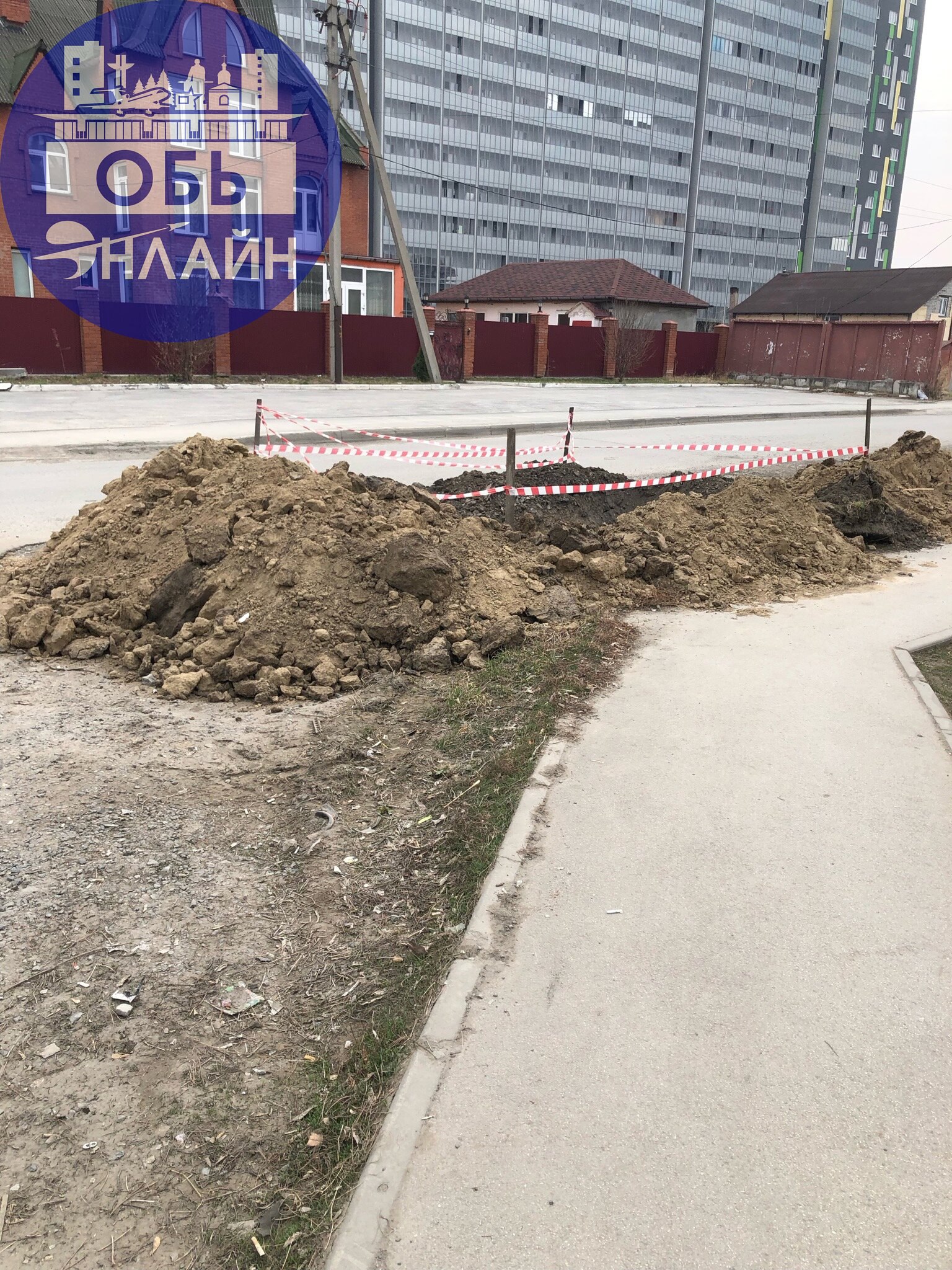 ↗ Вся Октябрьская раскопана, а старые раскопки просто закидали землей. Видимо, «итаксойдет».
Проще новое сделать, чем старое в порядок приводить.
vk.com
Подробнее на https://vk.com/ob | Сетка — социальная сеть от hh.ru