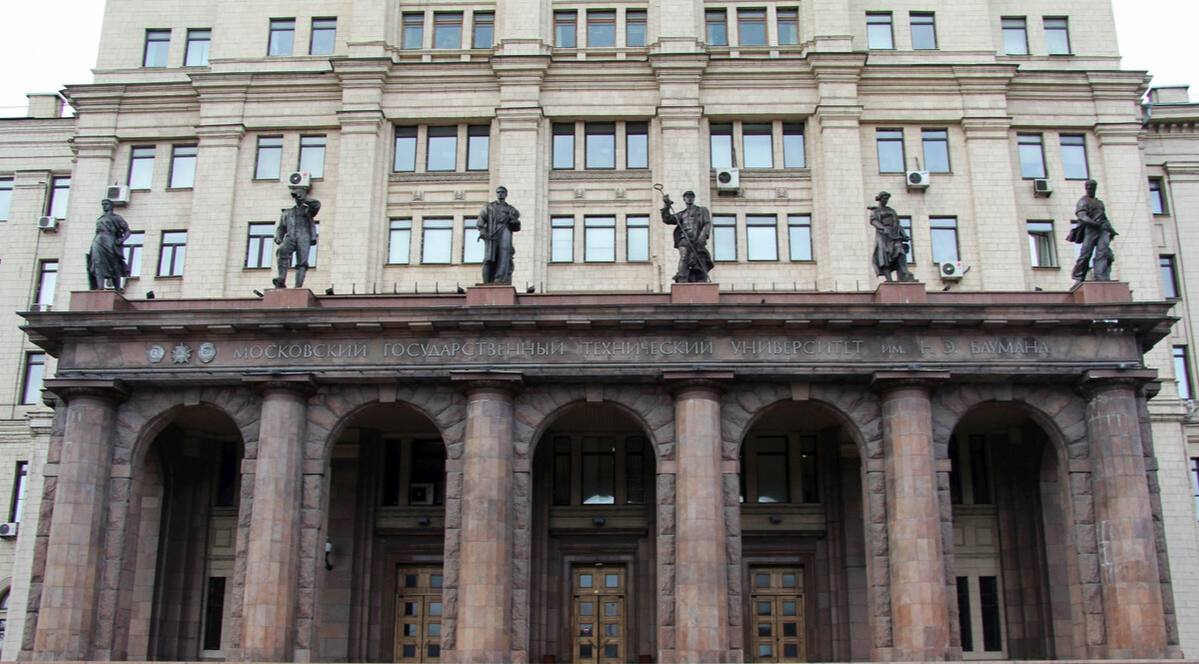 Бауманка
Вчера, я читала лекцию для студентов МГТУ им. Баумана. В зале сидели будущие программисты — те самые, благодаря которым наш быт становится проще, а нейросети — быстрее | Сетка — социальная сеть от hh.ru