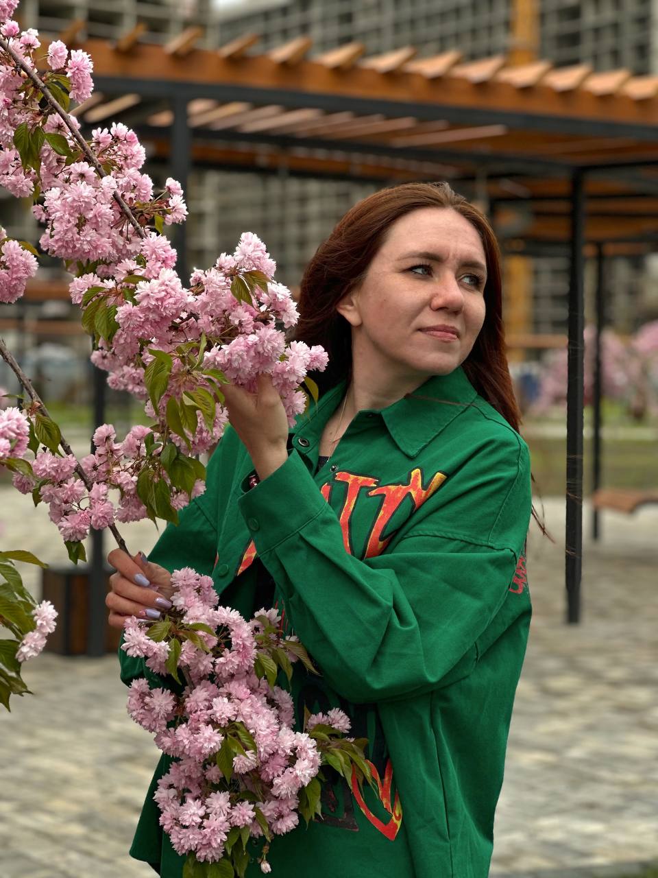 Находясь в поиске себя, на своем пути мы можем заметить ветку, листик, плоды…
Но не видим самое главное ДЕРЕВО, которым по сути и являемся | Сетка — социальная сеть от hh.ru