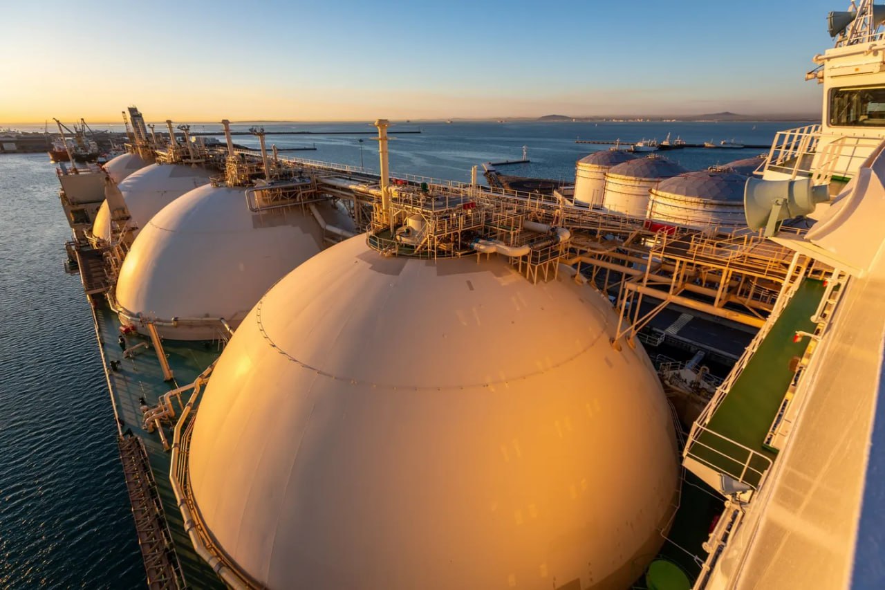 Ирак убегает от иранского газа к СПГ
Нефтедобывающий Ирак (второй по объемам добычи в ОПЕК) ведет переговоры с несколькими компаниями о приобретении к началу июня двух плавучих регазификационных терми... | Сетка — социальная сеть от hh.ru
