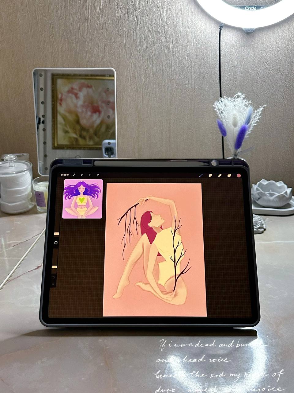 (﹙˓ Моё рабочее пространство ˒﹚)
⋆˙🎨 ⟡ У меня есть два любимых места, где я чаще всего рисую. Но на самом деле — я перемещаюсь по всей квартире, как кочующий художник | Сетка — социальная сеть от hh.ru