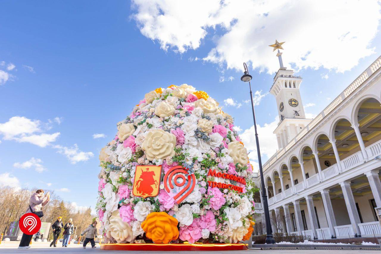 🥚Большие пасхальные яйца высотой 4,7 метра размещают в Москве
📍Они уже стоят у Парка культуры и Краснопресненской
📲Подпишитесь на Вдвижении | Сетка — социальная сеть от hh.ru