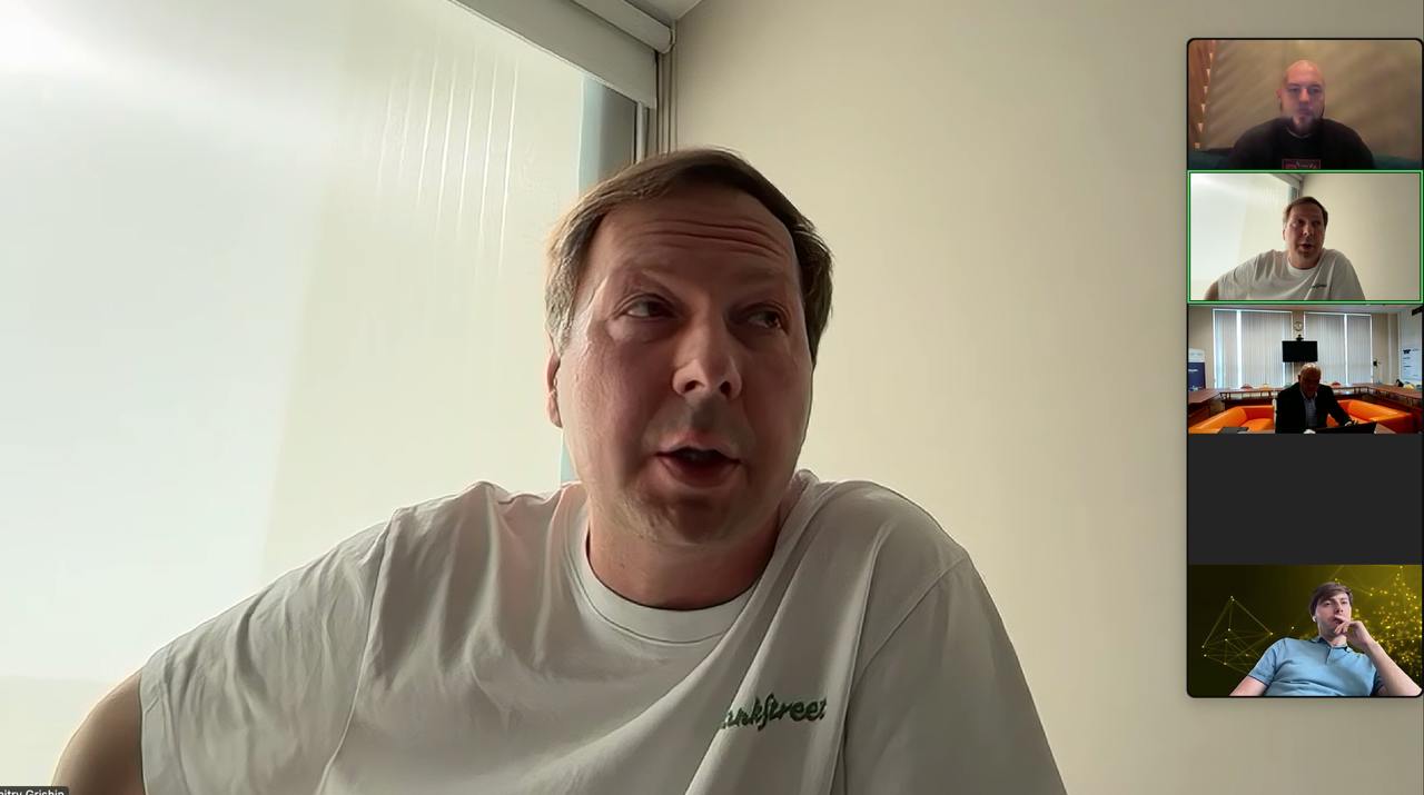 На прошлой неделе послушал Дмитрия Гришина (основатель mail.ru group) на платформе цифровыелидеры.рф. 
Встреча крутая, редко получается пообщаться с такими глыбами. 
Основые мысли после встречи: 
1 | Сетка — социальная сеть от hh.ru