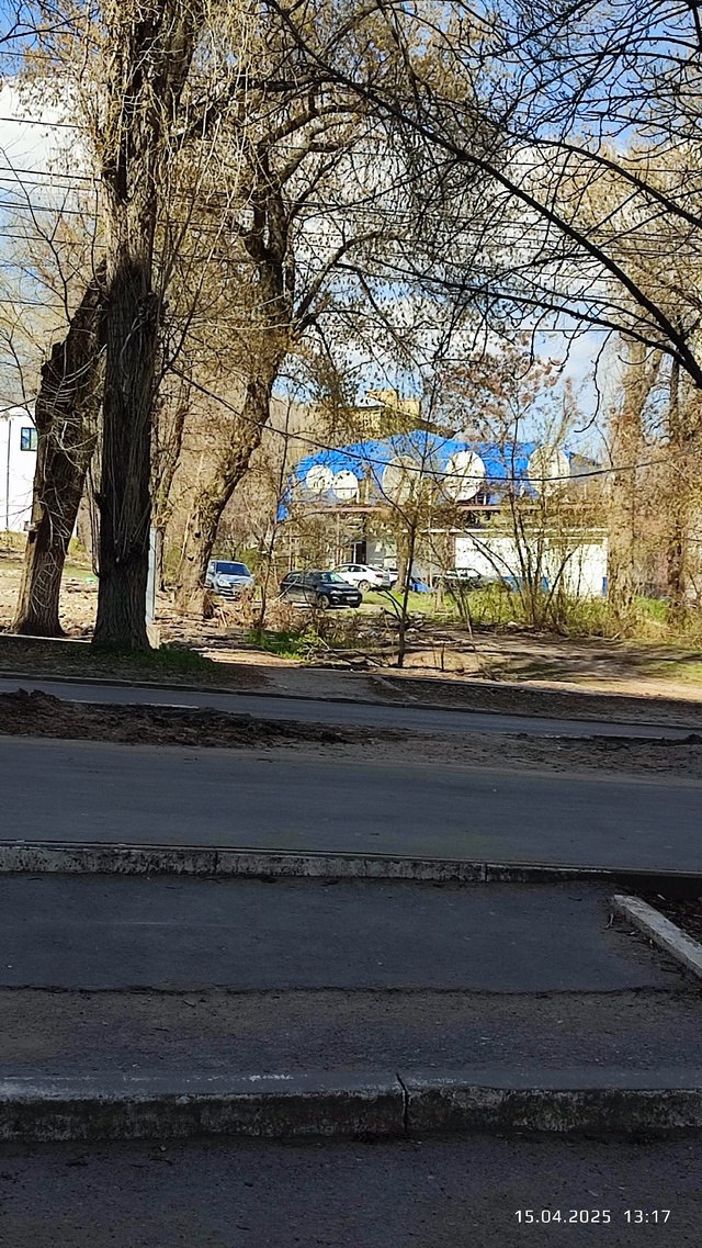 Судя по антенному посту на крыше - это головной офис, головная станция кабельного телевидения и центральный абонентский пункт моего любимого провайдера, услугами которого я и моя семья пользуются боль... | Сетка — социальная сеть от hh.ru