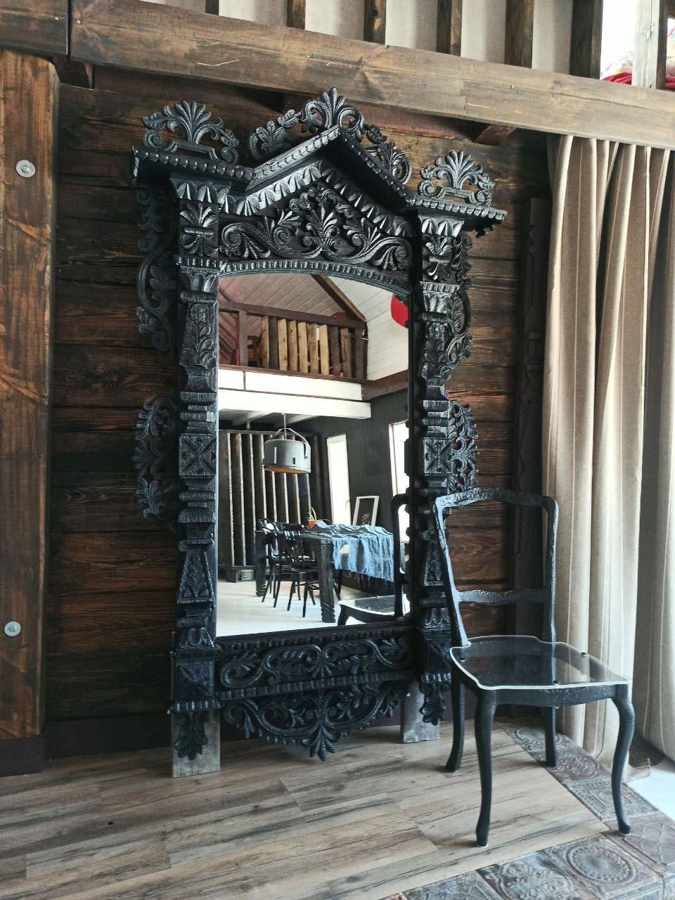 Ух какое мощное зеркало из наличника Виталий Жуйков (Made in August) показывает.
Городецкая накладная резьба. Нижегородская область.
Начало прошлого века.
#предметныйдизайн | Сетка — социальная сеть от hh.ru