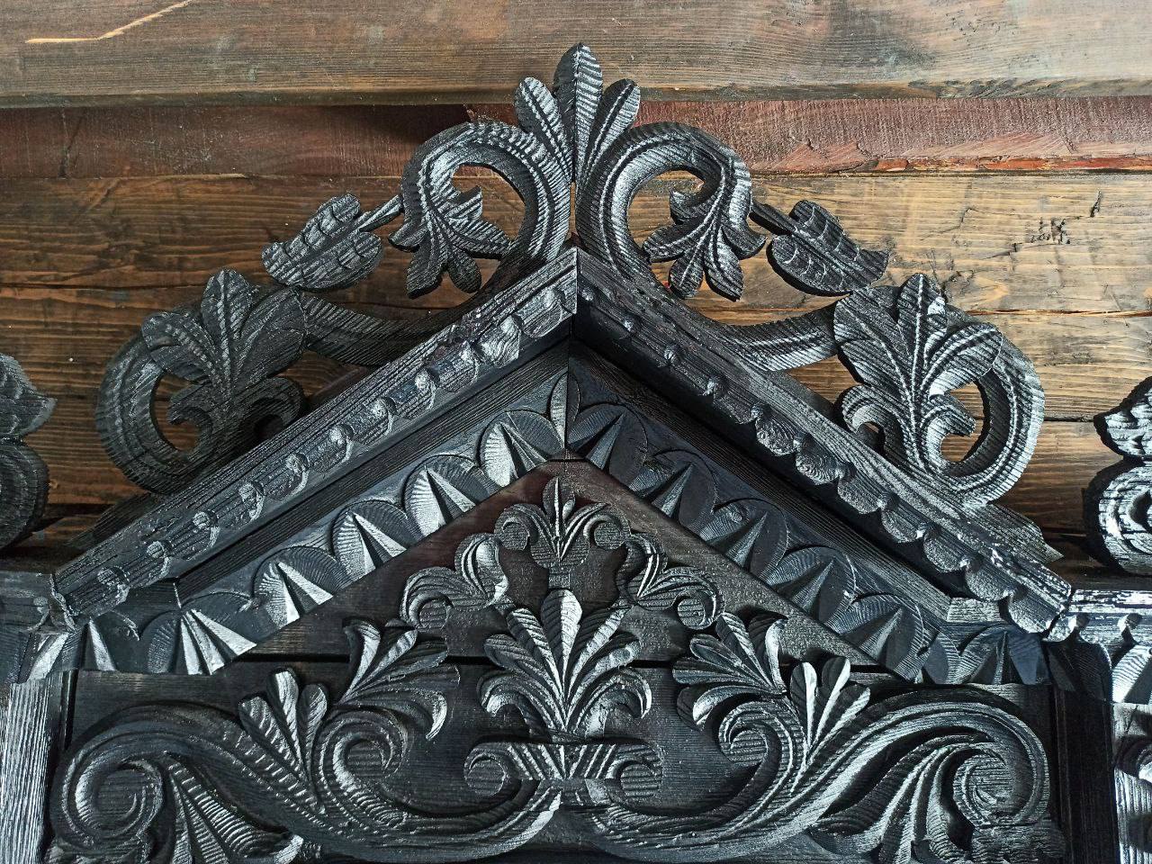 Ух какое мощное зеркало из наличника Виталий Жуйков (Made in August) показывает.
Городецкая накладная резьба. Нижегородская область.
Начало прошлого века.
#предметныйдизайн | Сетка — социальная сеть от hh.ru