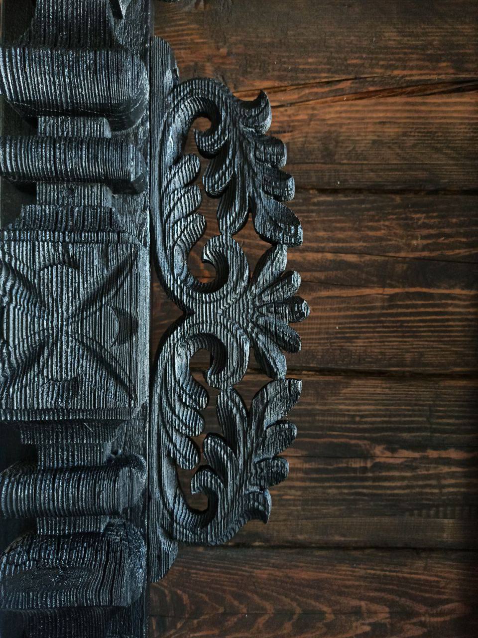 Ух какое мощное зеркало из наличника Виталий Жуйков (Made in August) показывает.
Городецкая накладная резьба. Нижегородская область.
Начало прошлого века.
#предметныйдизайн | Сетка — социальная сеть от hh.ru