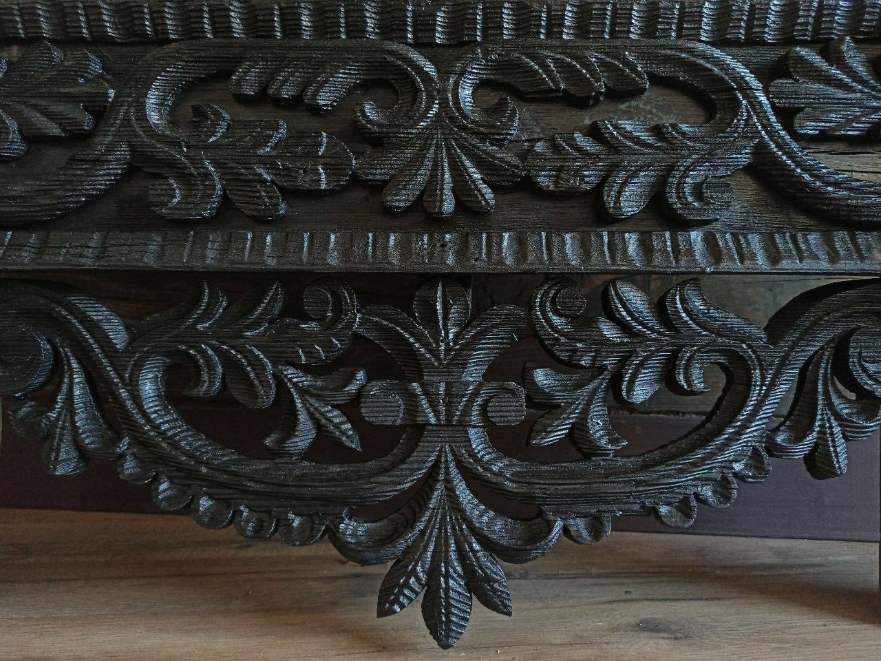 Ух какое мощное зеркало из наличника Виталий Жуйков (Made in August) показывает.
Городецкая накладная резьба. Нижегородская область.
Начало прошлого века.
#предметныйдизайн | Сетка — социальная сеть от hh.ru