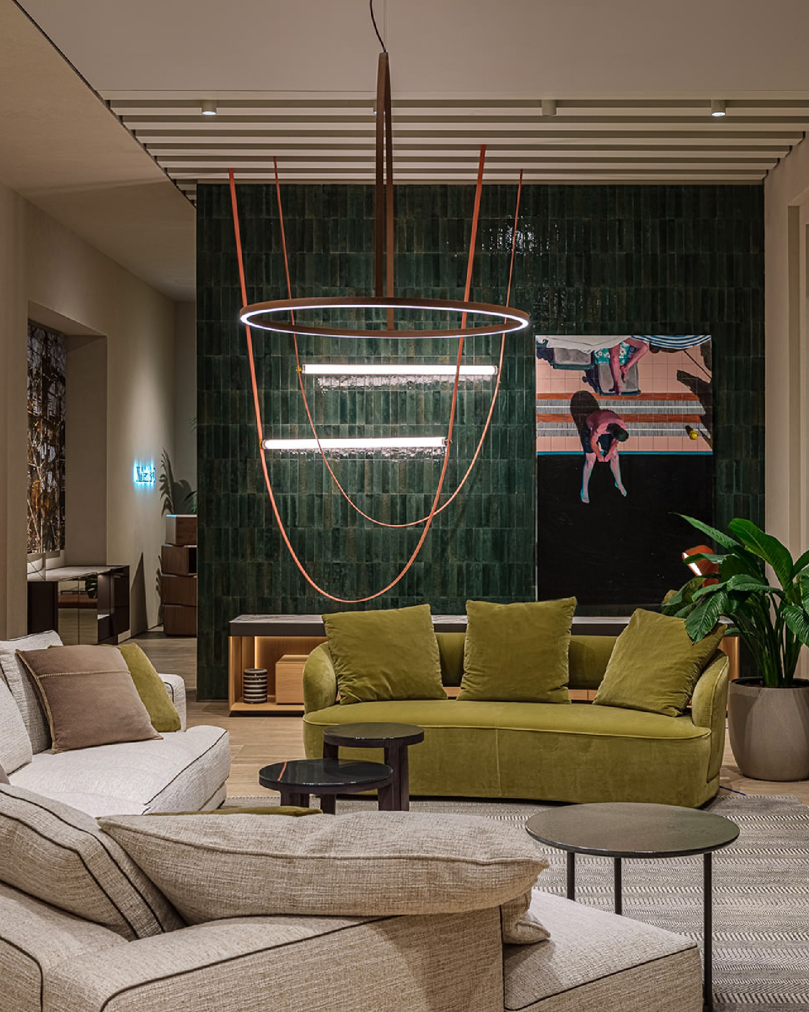 Признанный лидер в сегменте элитарной мебели ТРИО-Интерьер не почивает на лаврах, а продолжает расширяться: его новый, четвертый шоурум открылся в начале Кутузовского проспекта | Сетка — социальная сеть от hh.ru