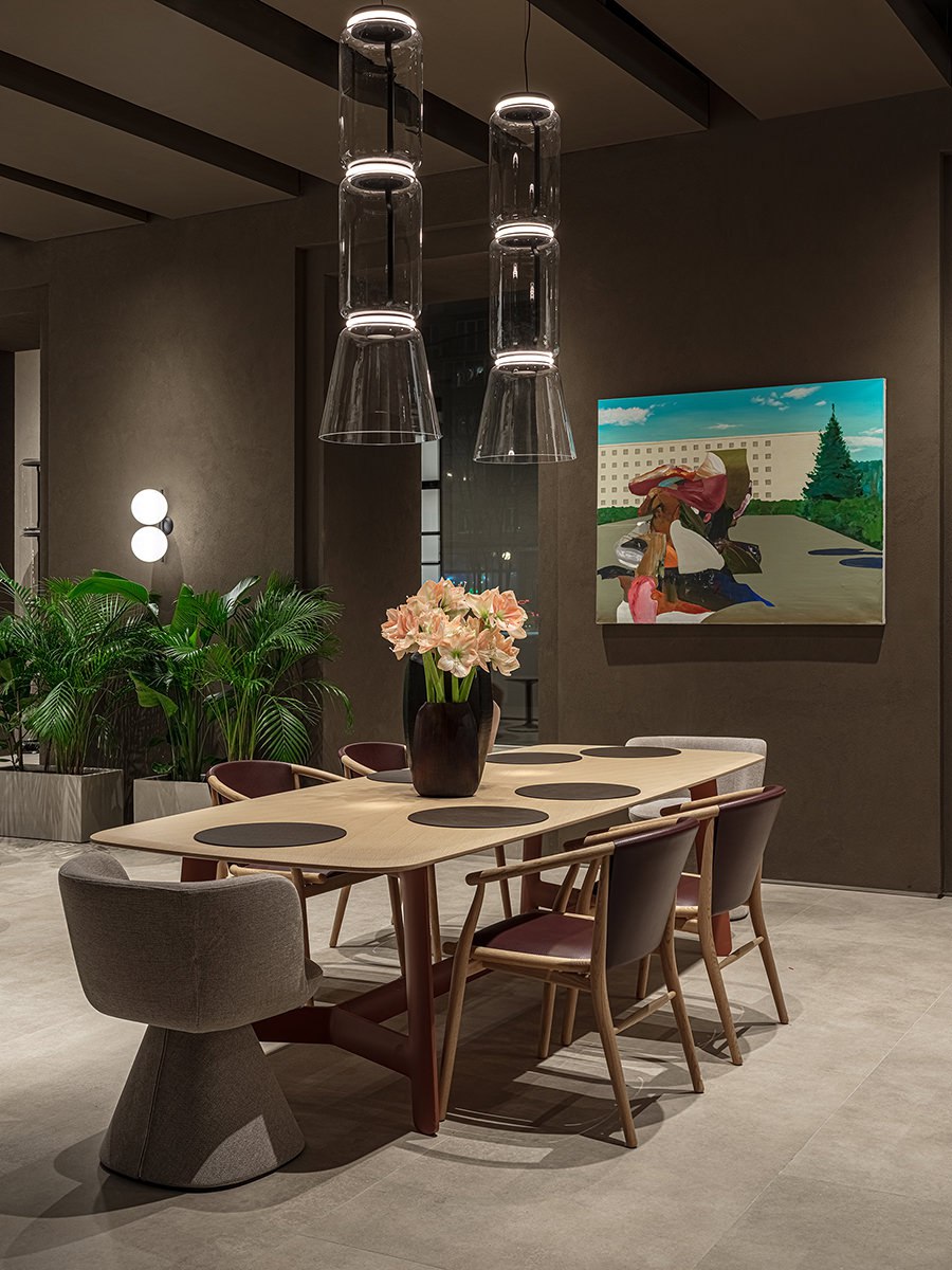 Признанный лидер в сегменте элитарной мебели ТРИО-Интерьер не почивает на лаврах, а продолжает расширяться: его новый, четвертый шоурум открылся в начале Кутузовского проспекта | Сетка — социальная сеть от hh.ru