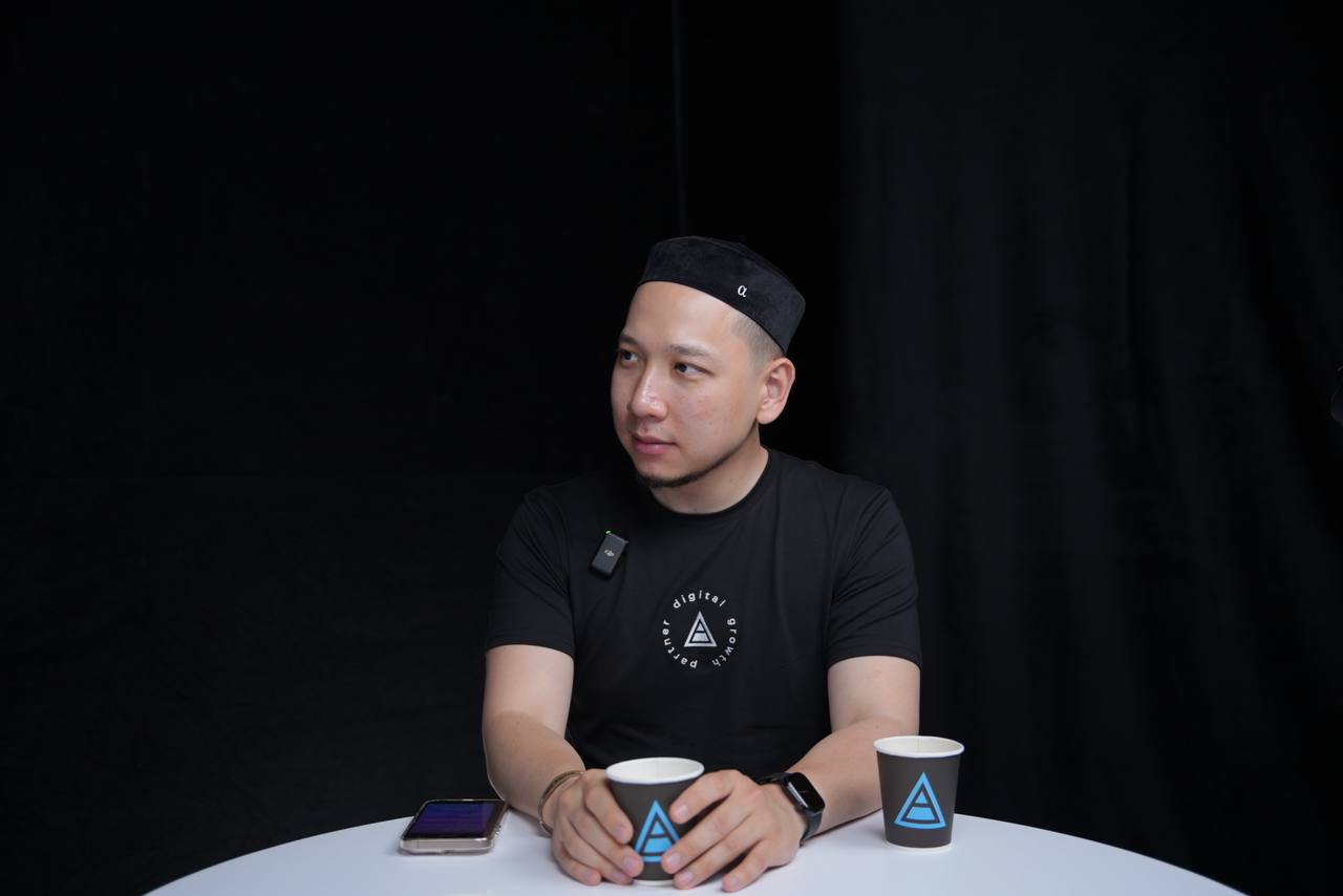 Недавно мы приняли участие в Ecommerce Central Asia EXPO 2025, где записали подкасты с ключевыми игроками рынка, в том числе:

Джамиля Халибаева — глобальный директор по маркетингу IT Park Uzbekistan
... | Сетка — социальная сеть от hh.ru