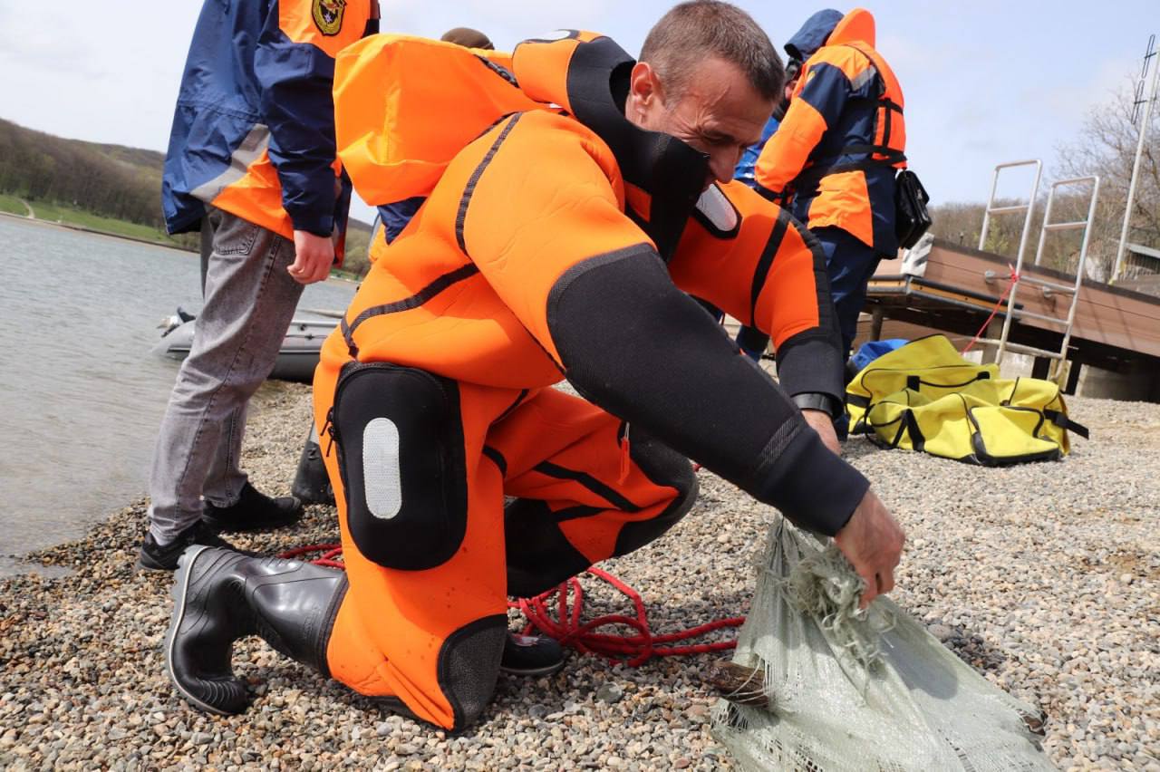 🏊‍♂️ Водоемы Ставрополья готовят к купальному сезону
Водолазы очищают водоёмы от скопившегося мусора. В список объектов попали городские пляжи, базы отдыха и детские лагеря. | Сетка — социальная сеть от hh.ru