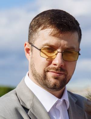 Денис Леонтьев
