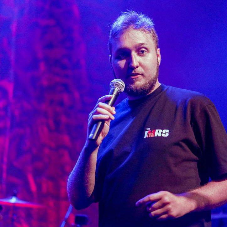 Сегодня был на встрече клуба 100FOUNDERS (кстати, Настя Чуприна, ко-фаундер этого клуба — наша, своя, одна из спикеров конференции Консорциум), и вытащил три мощных инсайта:
1 | Сетка — социальная сеть от hh.ru