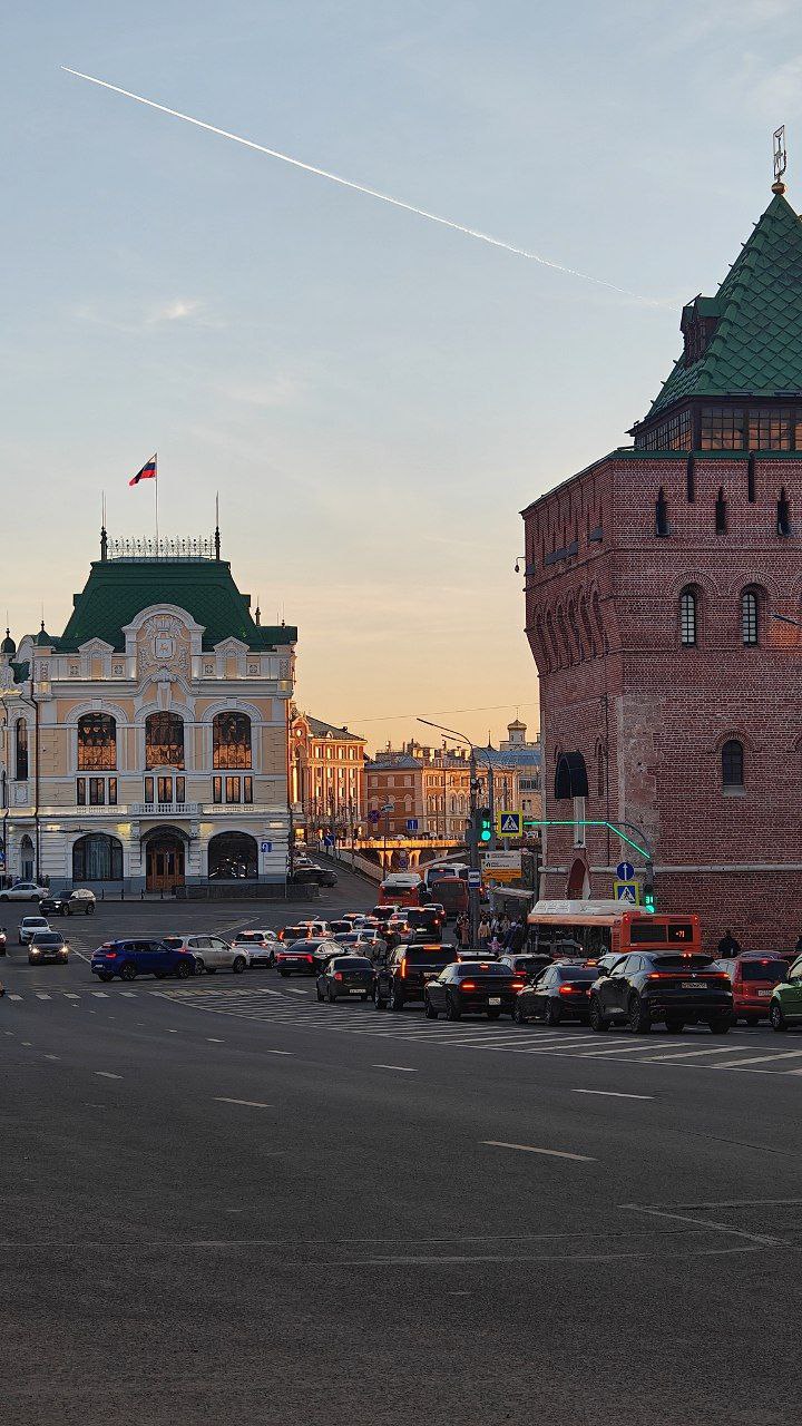 🌤 Нижний Новгород. Мой 131 город на карте России.
Как говорится на одной из фото - здесь ты чувствуешь жизнь.
Нижний Новгород славится своими закатами, и эта слава относительно недавняя | Сетка — социальная сеть от hh.ru