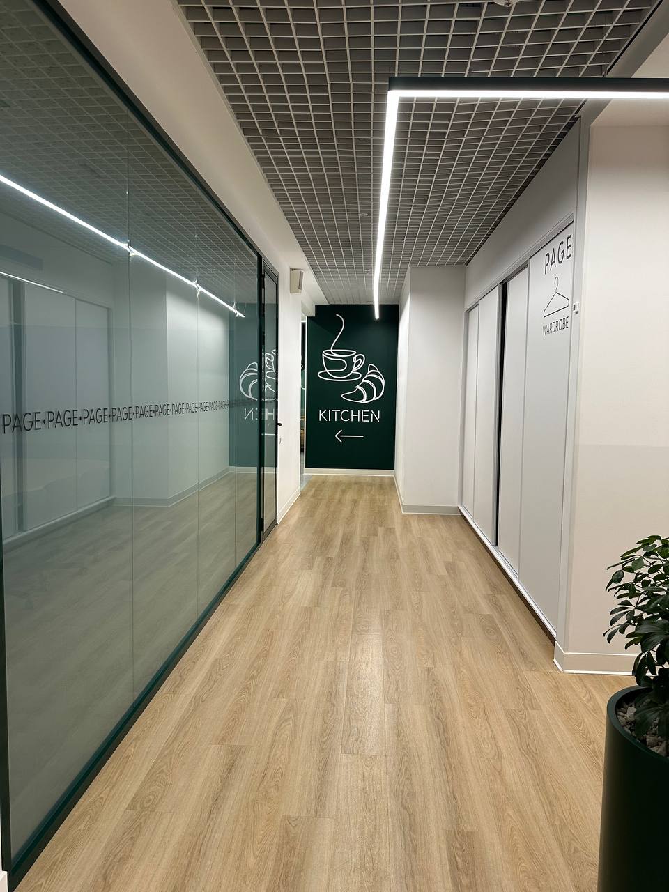 Наш офис. У нас отдельный для Fintech. Начинается весна и появляется много подснежников🤭
Тех, кто хочет ходить в офис, все больше🫶
Для памяти) | Сетка — социальная сеть от hh.ru