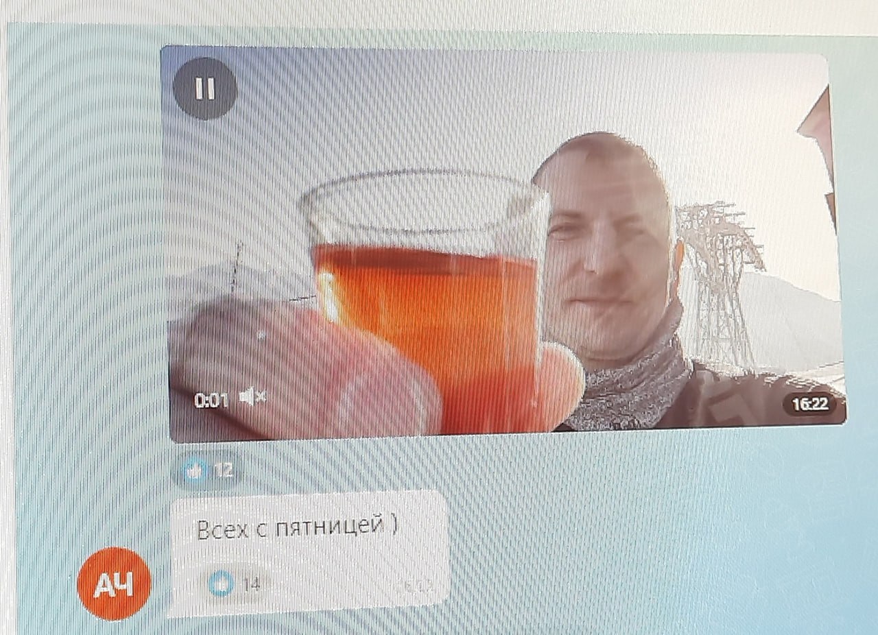 Сотрудники: работают не покладая рук
Тем временем начальник В ПЯТНИЦУ: | Сетка — социальная сеть от hh.ru