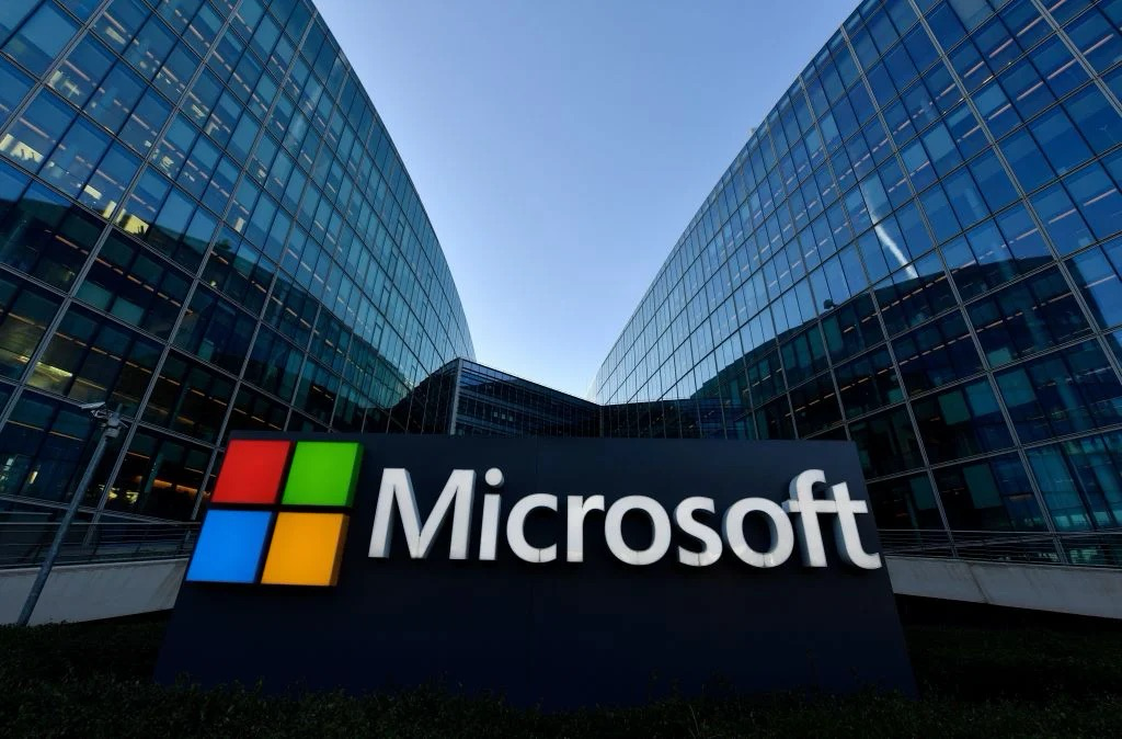 Microsoft обогнала Apple и стала самой дорогой компанией в мире:
В апреле 2025 года Microsoft обогнала Apple, став самой дорогой публичной компанией в мире | Сетка — социальная сеть от hh.ru