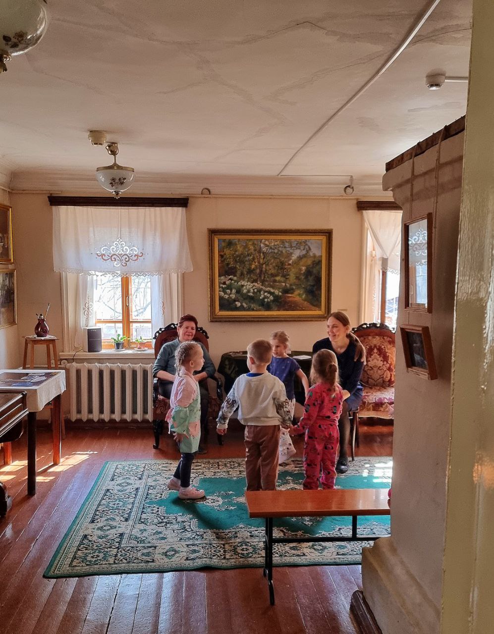 Великая суббота.
Сегодня на Вятке тизер лета! К полудню обещают +22 на термометре. У #беседкахохрякова рядом с ульями пробились цветы | Сетка — социальная сеть от hh.ru