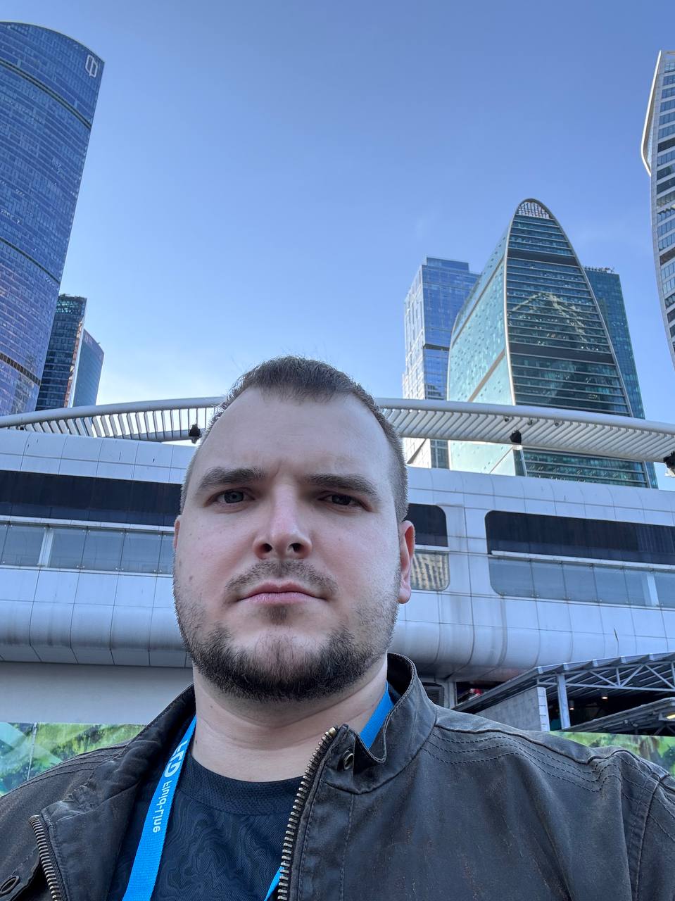 Провел для себя неожиданный эксперимент: сходил на выставку НЕФТЕГАЗА
На этой неделе вытащил себя из зоны комфорта — поехал на НЕФТЕГАЗ, хотя раньше даже не думал связываться с этой темой т | Сетка — социальная сеть от hh.ru