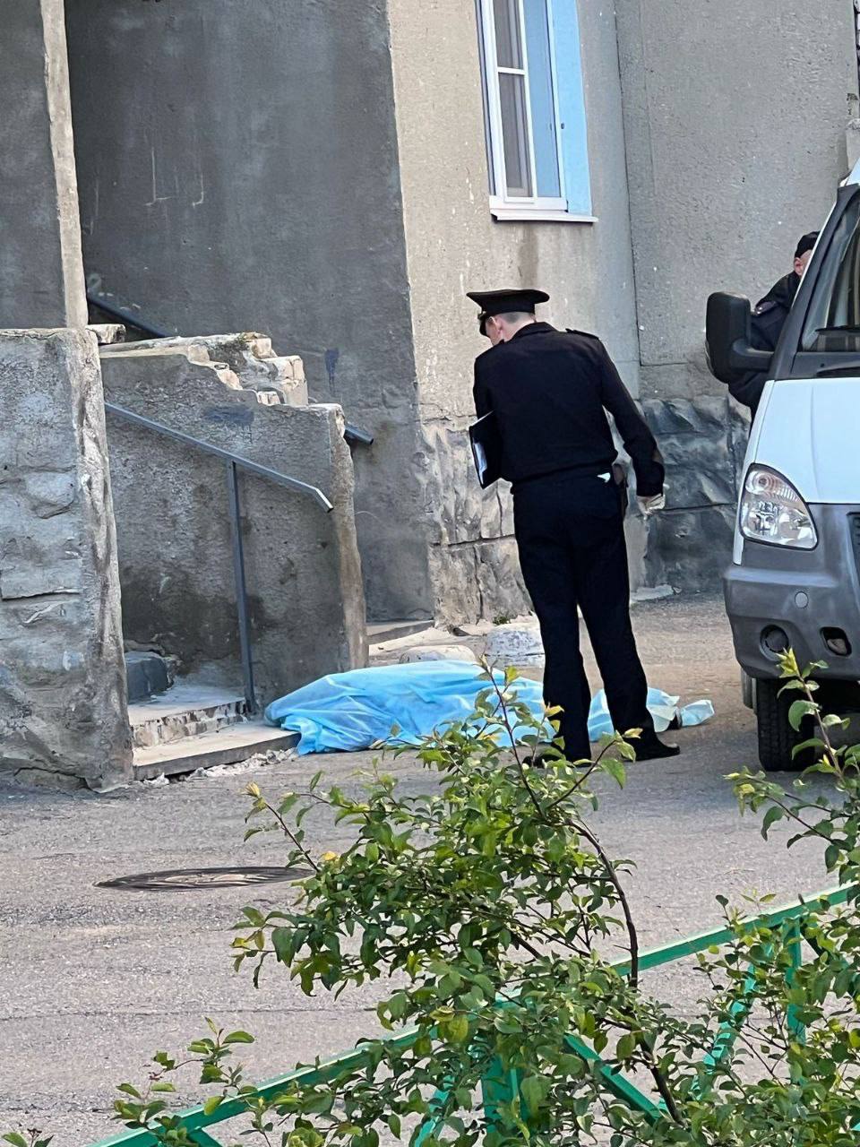 С 16 этажа многоквартирного дома на Ленина 74/17 выпала девушка
СК выясняет обстоятельства случившегося | Сетка — социальная сеть от hh.ru