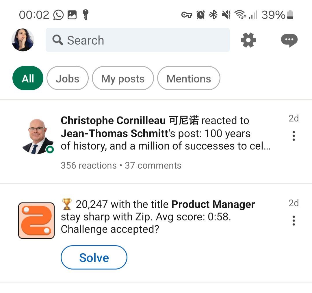 Обещала написать про продукты и их развитие.
Тренд последних 5 лет - персонализация. На скрине видно, как один из крупнейших игроков рынка активно использует этот тренд | Сетка — социальная сеть от hh.ru
