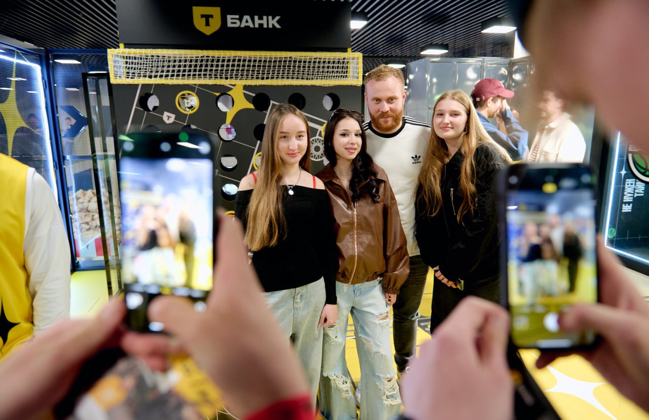 Т-Банк на Лига Ставок MEDIA BASKET
Т-Банк и Лига Ставок MEDIA BASKET подписали партнерское соглашение на 2 года и уже в этом сезоне что предлагает банк для гостей и участников турнира:
👍уникальные пла... | Сетка — социальная сеть от hh.ru